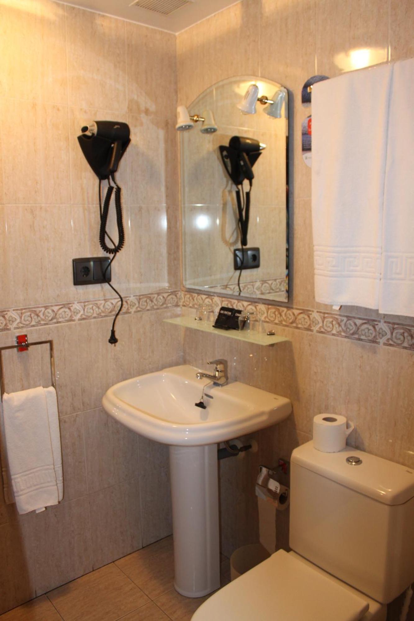 Hotel Valdés Gijón Buitenkant foto